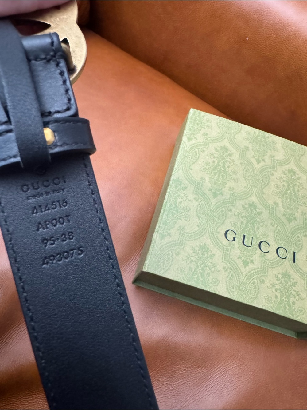 Gucci Black Leather Belt with Gold Double G Buckle - Picture 2 of 3